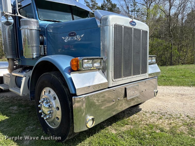 image for item FB3385 2007 Peterbilt 379 semi truck