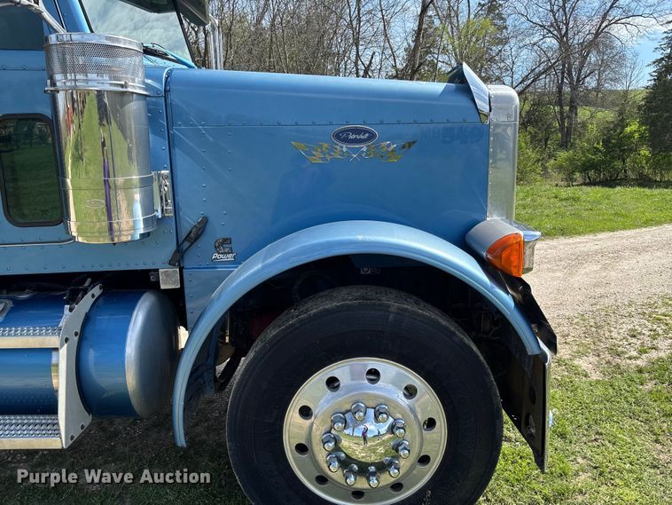 image for item FB3385 2007 Peterbilt 379 semi truck