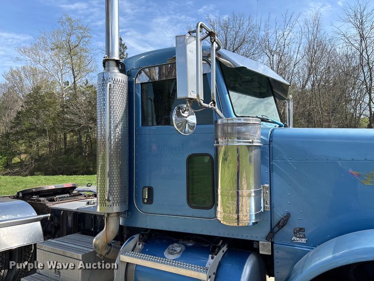 image for item FB3385 2007 Peterbilt 379 semi truck