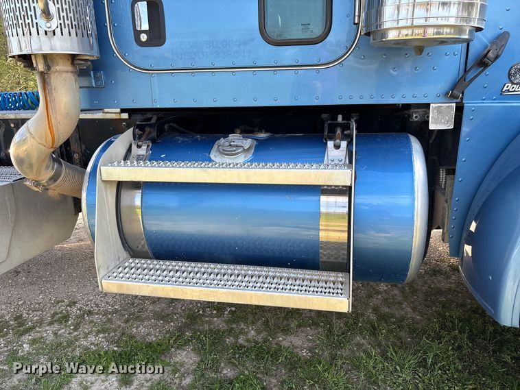 image for item FB3385 2007 Peterbilt 379 semi truck