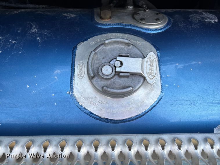 image for item FB3385 2007 Peterbilt 379 semi truck