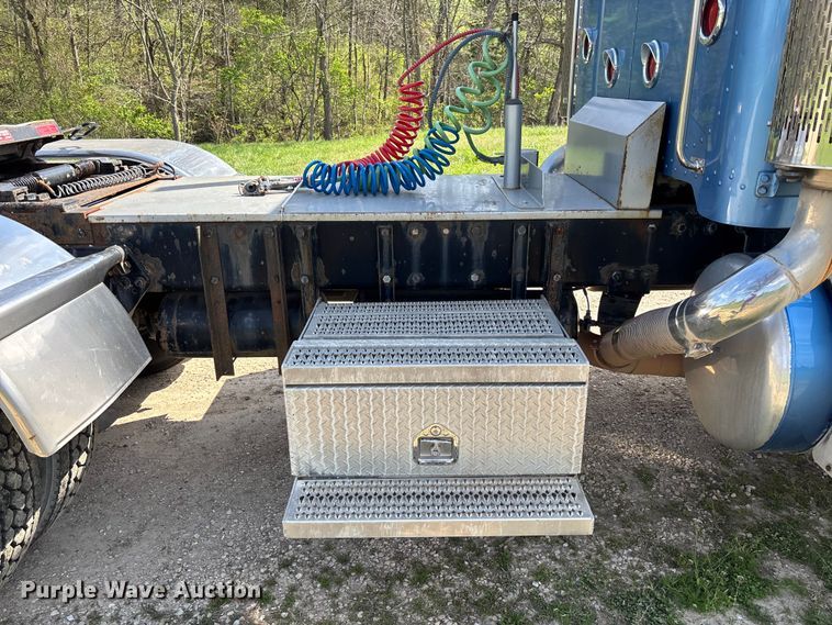 image for item FB3385 2007 Peterbilt 379 semi truck