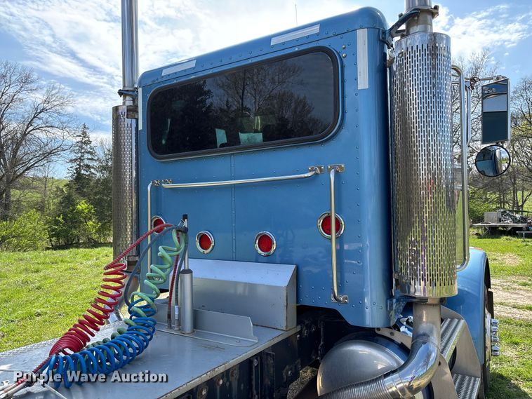 image for item FB3385 2007 Peterbilt 379 semi truck