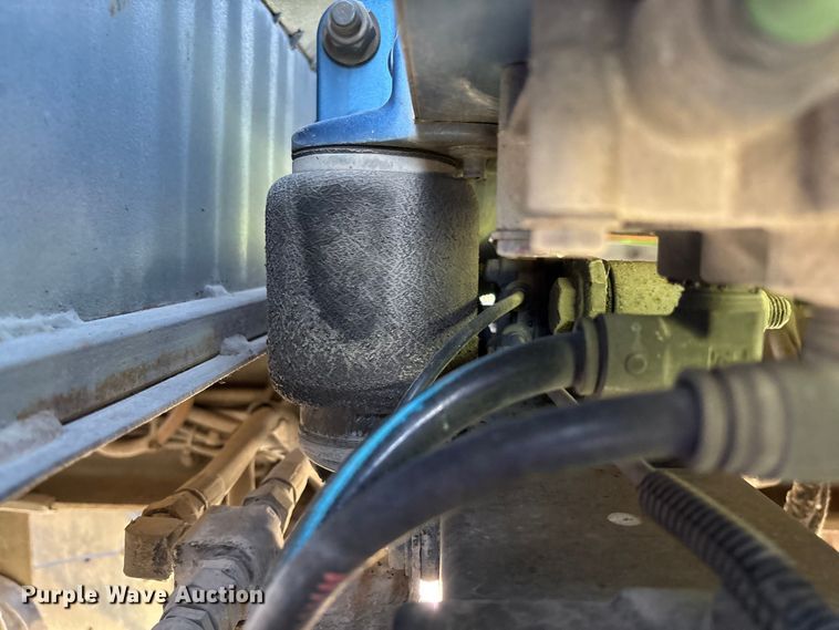 image for item FB3385 2007 Peterbilt 379 semi truck