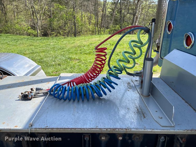 image for item FB3385 2007 Peterbilt 379 semi truck