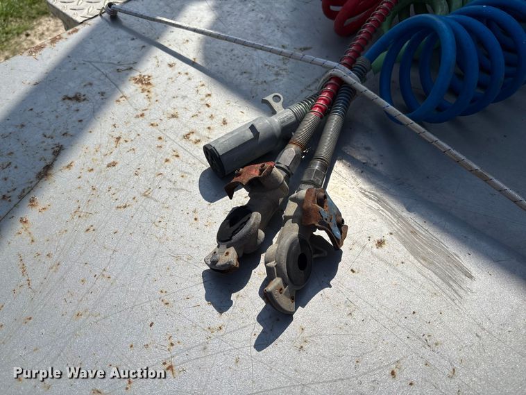 image for item FB3385 2007 Peterbilt 379 semi truck