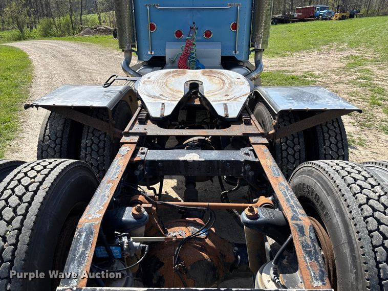 image for item FB3385 2007 Peterbilt 379 semi truck