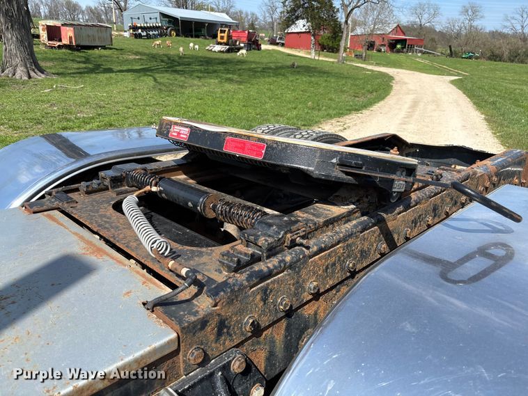 image for item FB3385 2007 Peterbilt 379 semi truck