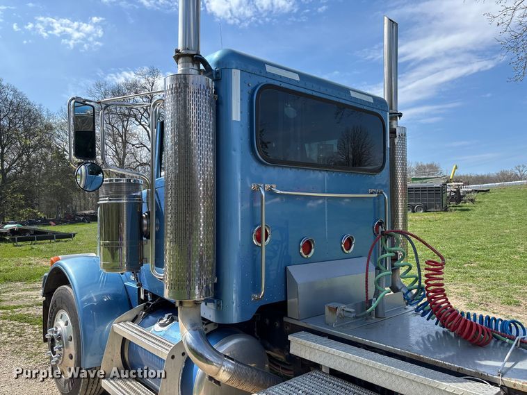 image for item FB3385 2007 Peterbilt 379 semi truck