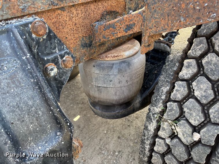 image for item FB3385 2007 Peterbilt 379 semi truck