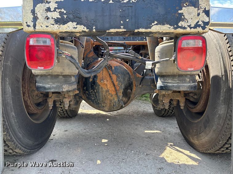 image for item FB3385 2007 Peterbilt 379 semi truck