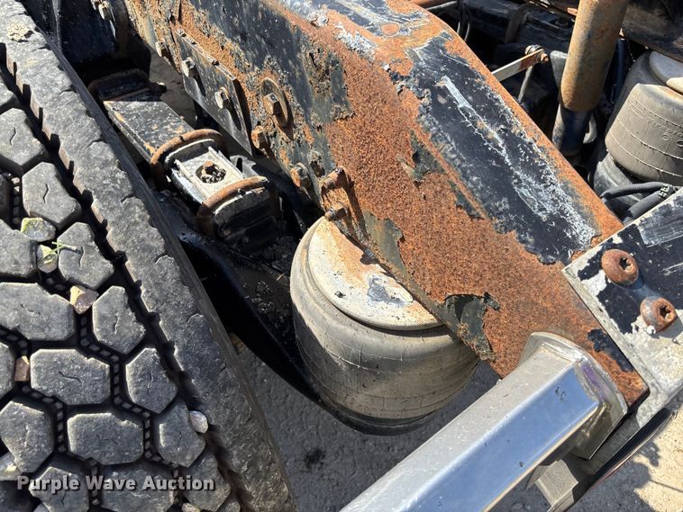 image for item FB3385 2007 Peterbilt 379 semi truck