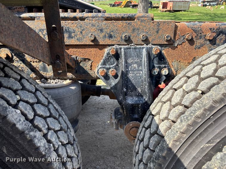 image for item FB3385 2007 Peterbilt 379 semi truck