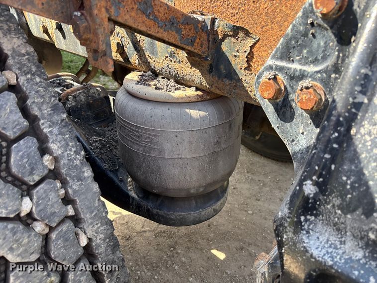 image for item FB3385 2007 Peterbilt 379 semi truck