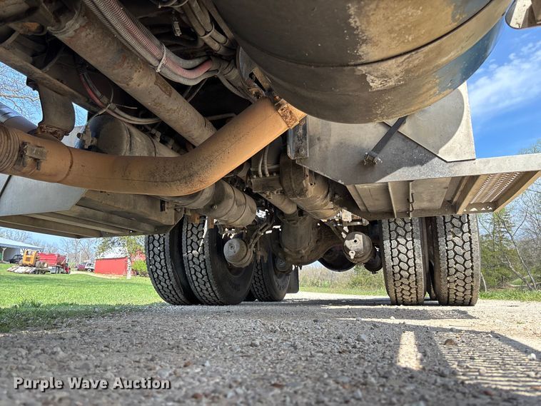 image for item FB3385 2007 Peterbilt 379 semi truck