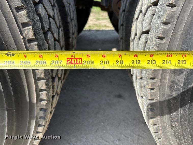 image for item FB3385 2007 Peterbilt 379 semi truck