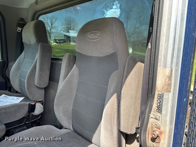 image for item FB3385 2007 Peterbilt 379 semi truck
