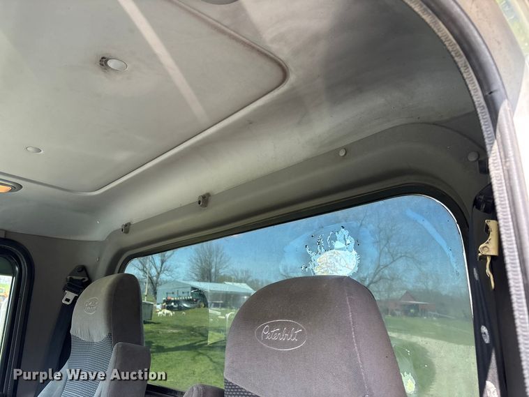image for item FB3385 2007 Peterbilt 379 semi truck