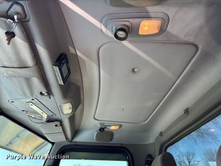 image for item FB3385 2007 Peterbilt 379 semi truck