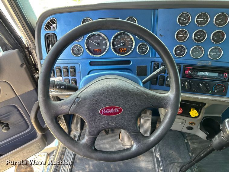 image for item FB3385 2007 Peterbilt 379 semi truck