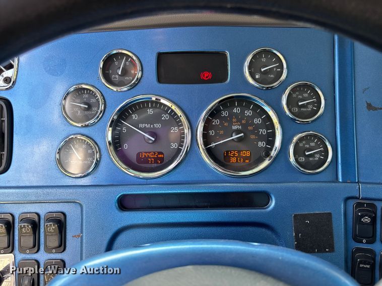 image for item FB3385 2007 Peterbilt 379 semi truck