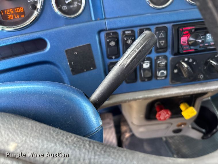 image for item FB3385 2007 Peterbilt 379 semi truck