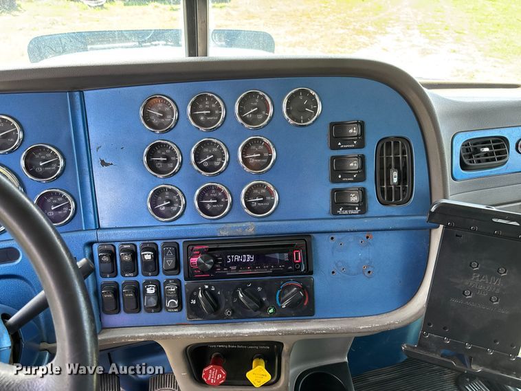 image for item FB3385 2007 Peterbilt 379 semi truck