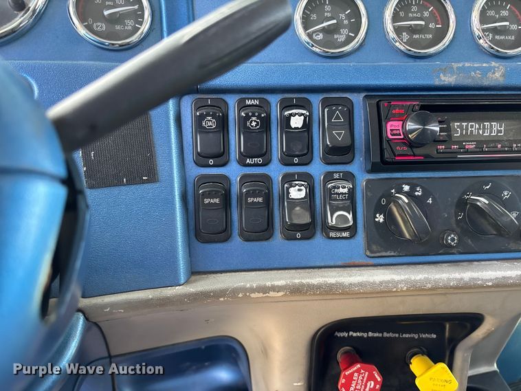 image for item FB3385 2007 Peterbilt 379 semi truck