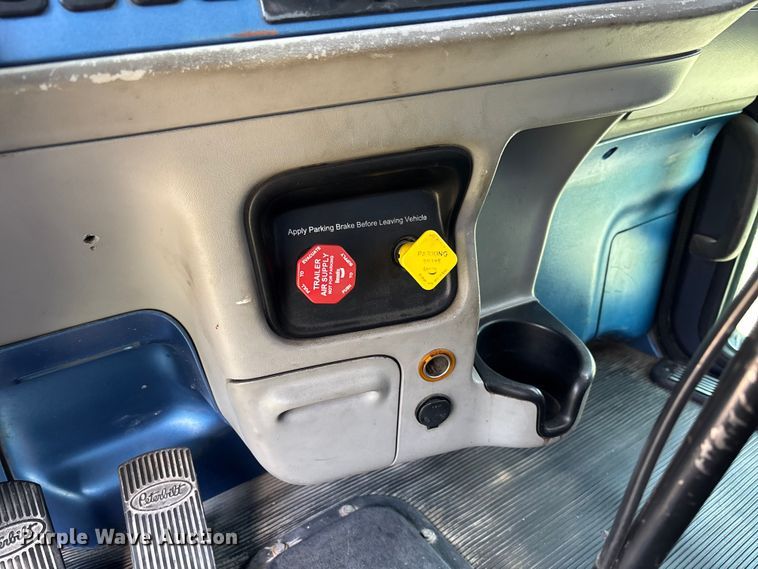 image for item FB3385 2007 Peterbilt 379 semi truck