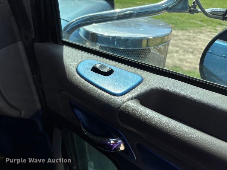 image for item FB3385 2007 Peterbilt 379 semi truck