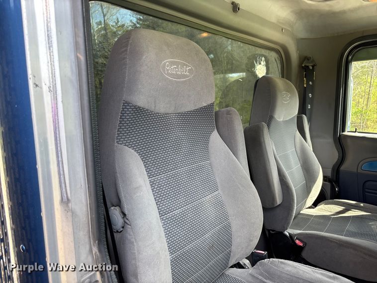 image for item FB3385 2007 Peterbilt 379 semi truck