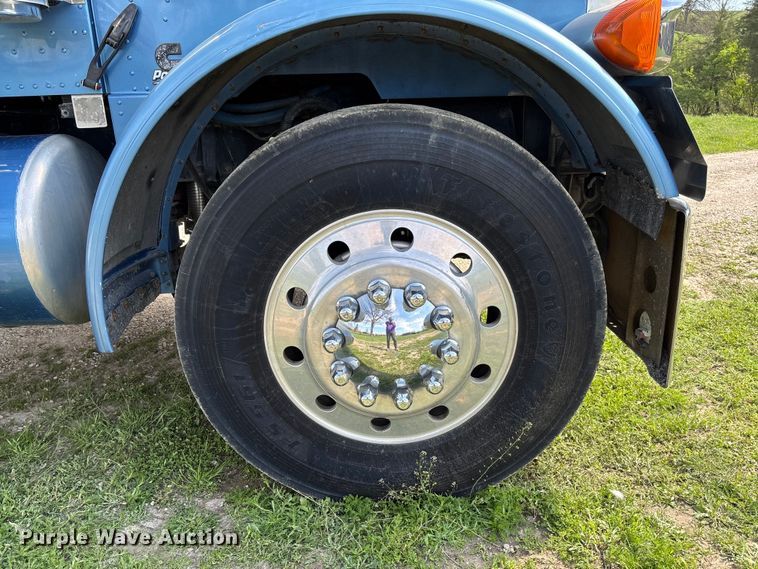 image for item FB3385 2007 Peterbilt 379 semi truck