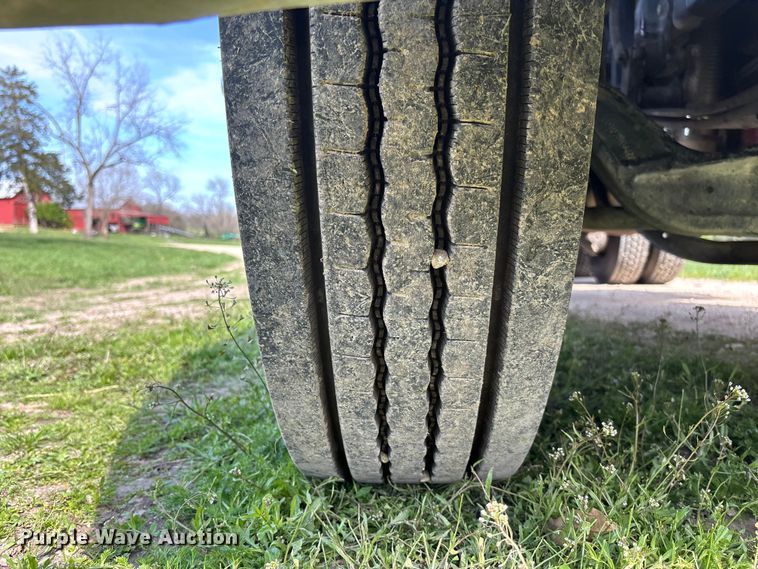 image for item FB3385 2007 Peterbilt 379 semi truck