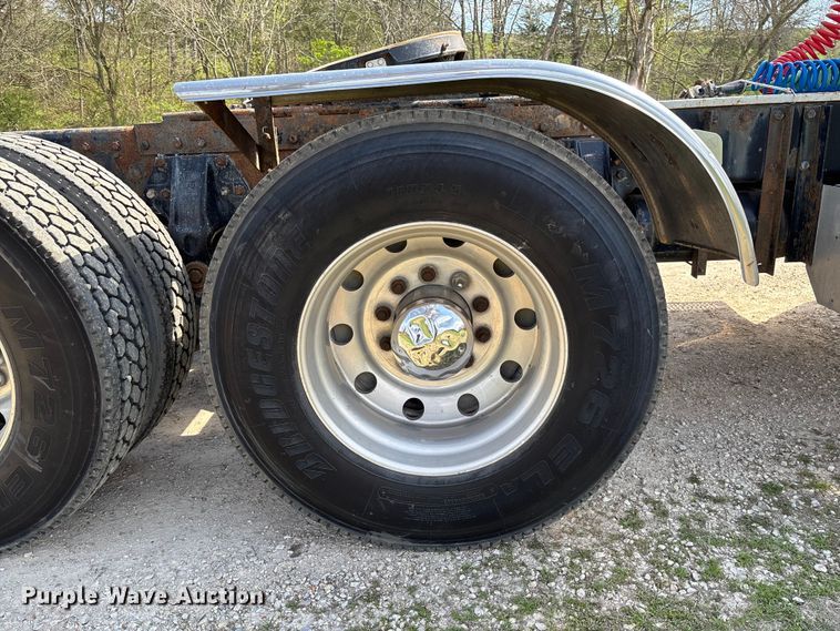 image for item FB3385 2007 Peterbilt 379 semi truck