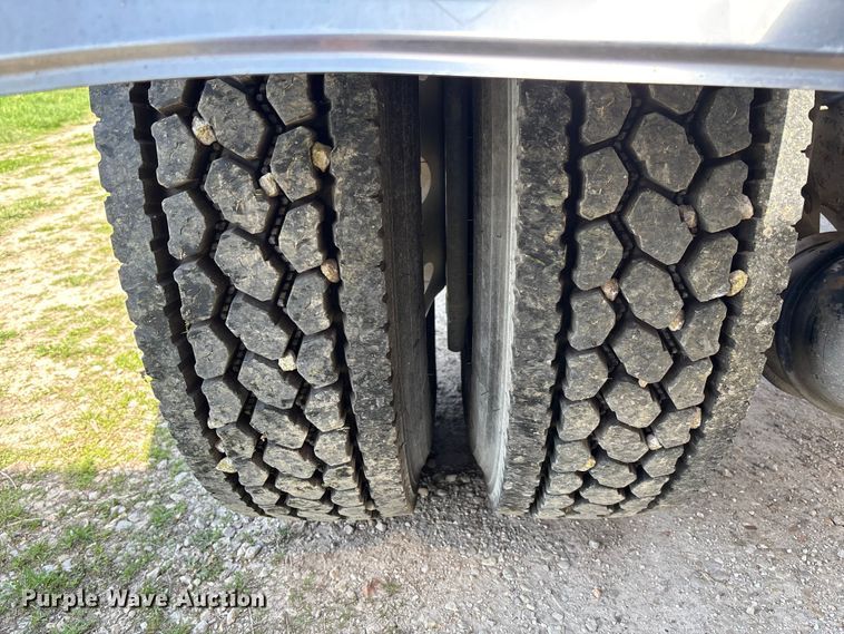 image for item FB3385 2007 Peterbilt 379 semi truck