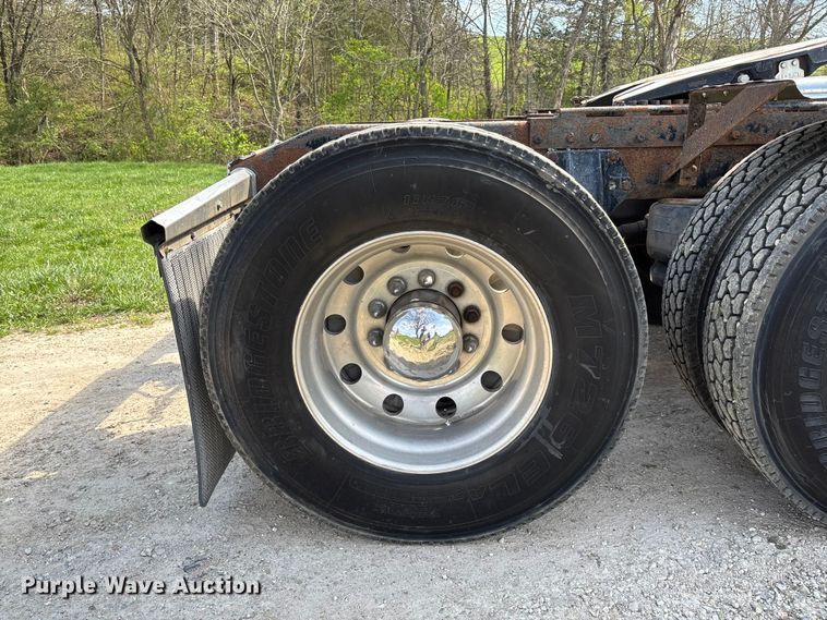 image for item FB3385 2007 Peterbilt 379 semi truck