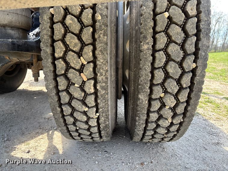 image for item FB3385 2007 Peterbilt 379 semi truck