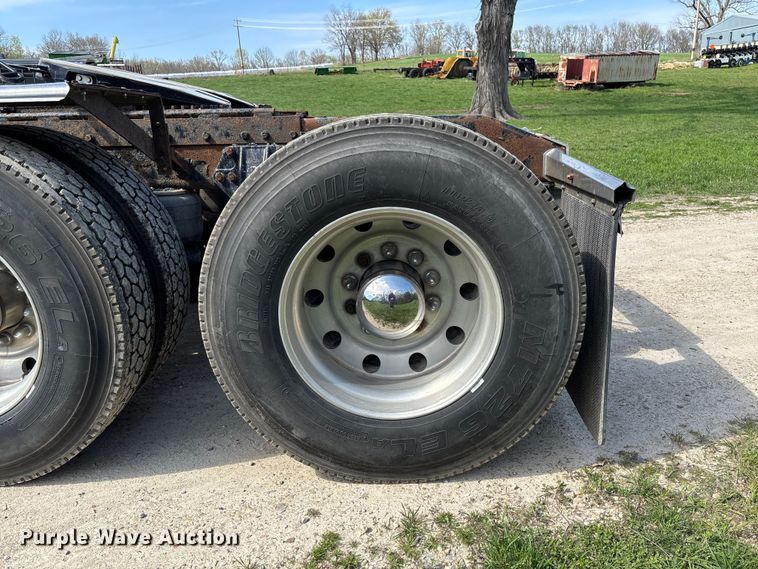 image for item FB3385 2007 Peterbilt 379 semi truck