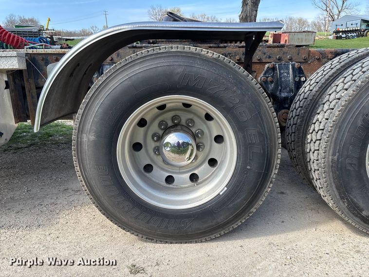 image for item FB3385 2007 Peterbilt 379 semi truck