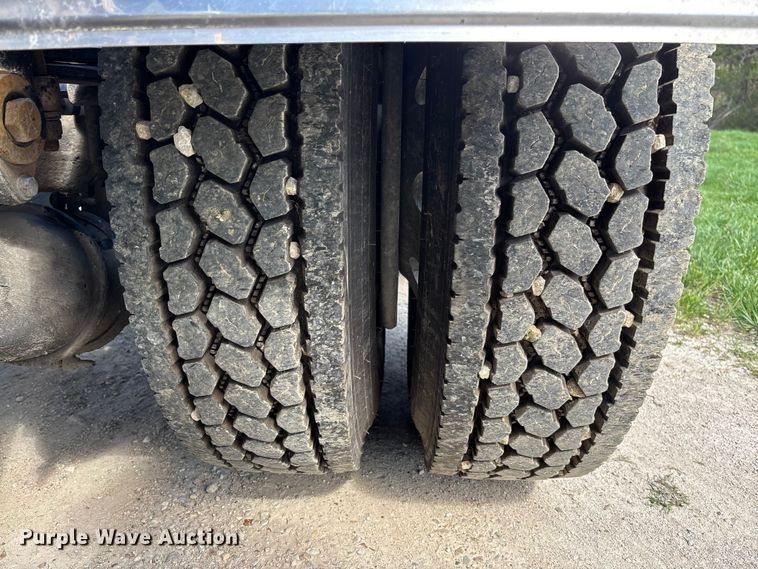 image for item FB3385 2007 Peterbilt 379 semi truck