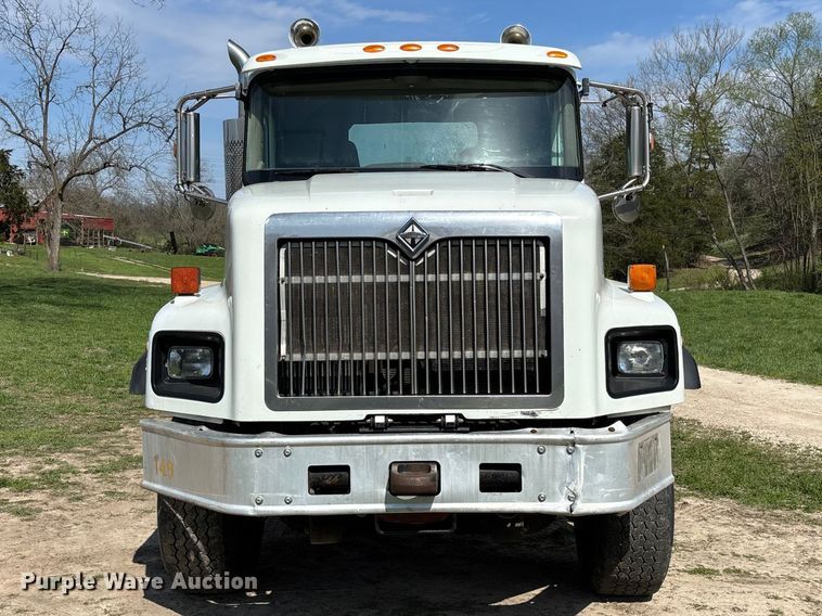 image for item FB3386 2006 International Paystar 5600i truck cab and chassis