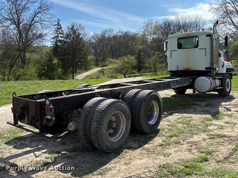 image for item FB3386 2006 International Paystar 5600i truck cab and chassis