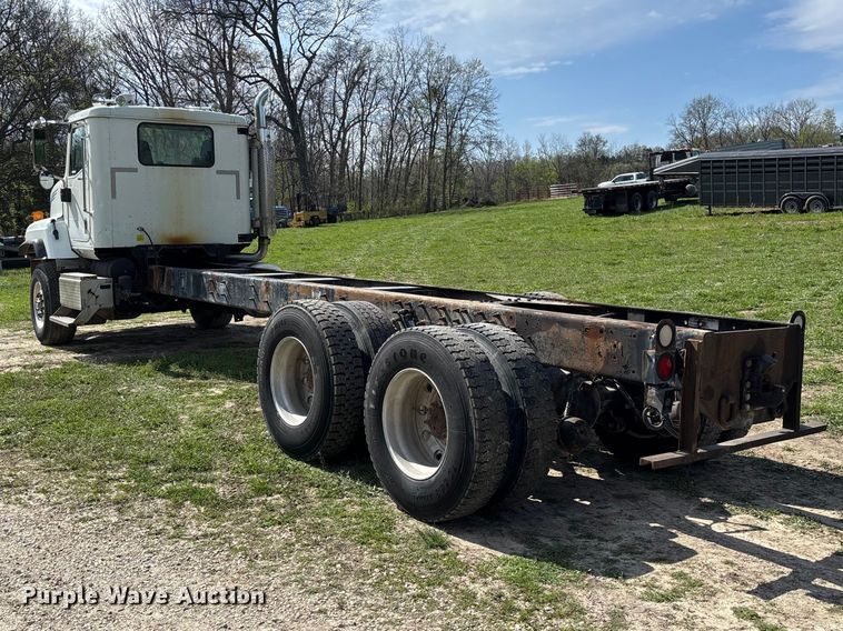 image for item FB3386 2006 International Paystar 5600i truck cab and chassis