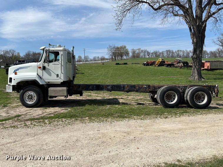 image for item FB3386 2006 International Paystar 5600i truck cab and chassis