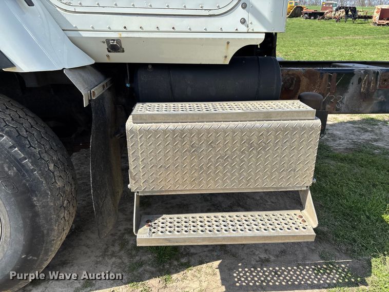 image for item FB3386 2006 International Paystar 5600i truck cab and chassis