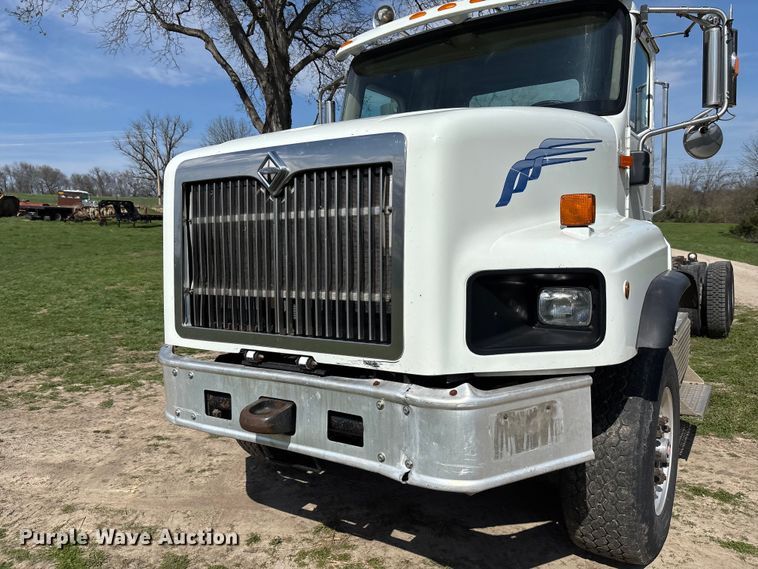 image for item FB3386 2006 International Paystar 5600i truck cab and chassis