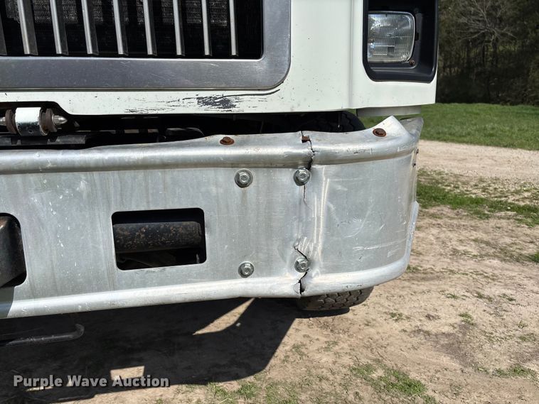 image for item FB3386 2006 International Paystar 5600i truck cab and chassis