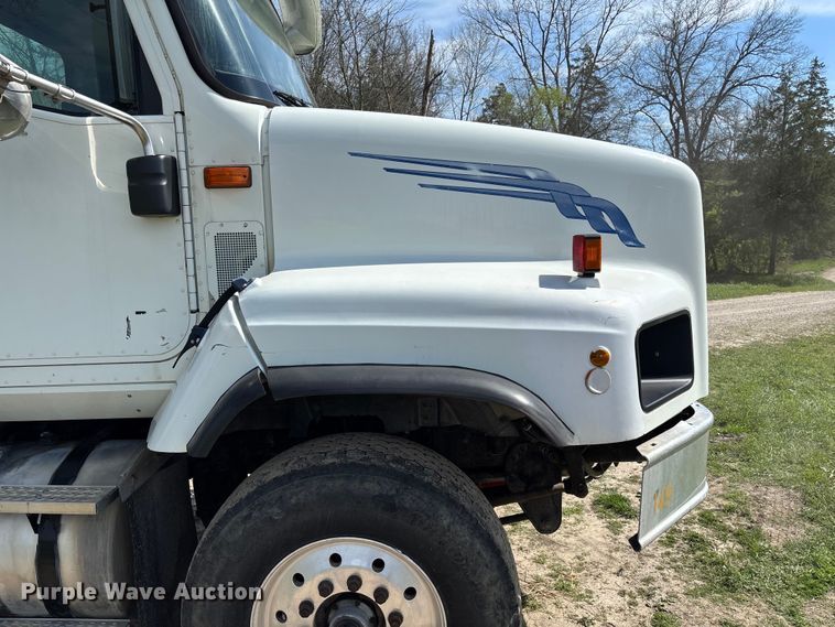 image for item FB3386 2006 International Paystar 5600i truck cab and chassis