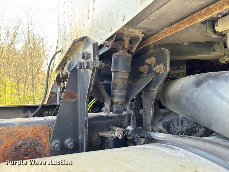 image for item FB3386 2006 International Paystar 5600i truck cab and chassis