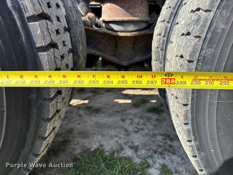 image for item FB3386 2006 International Paystar 5600i truck cab and chassis